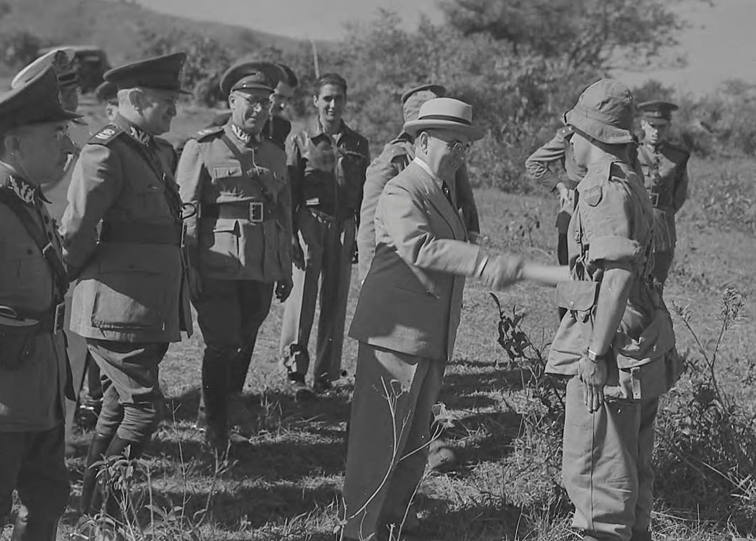 Demonstração de Tiro da Força Expedicionária Brasileira para o presidente da República