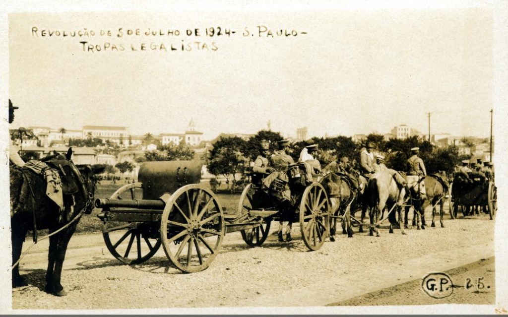 Canhão Krupp de 75mm durante a Revolução de 1924.