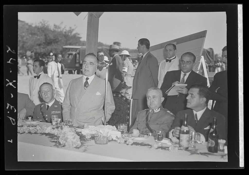 Getúlio Vargas discursa no churrasco.